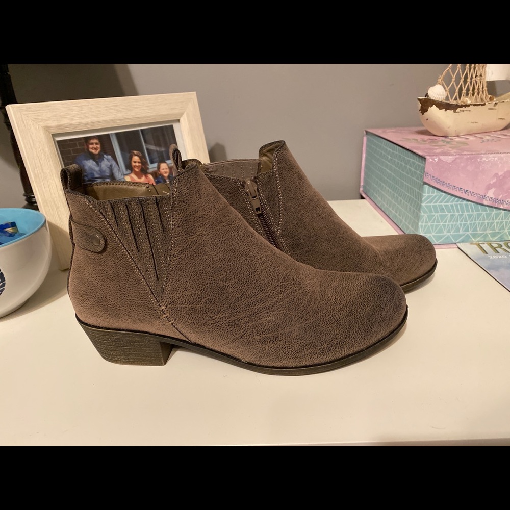 Ankle booties